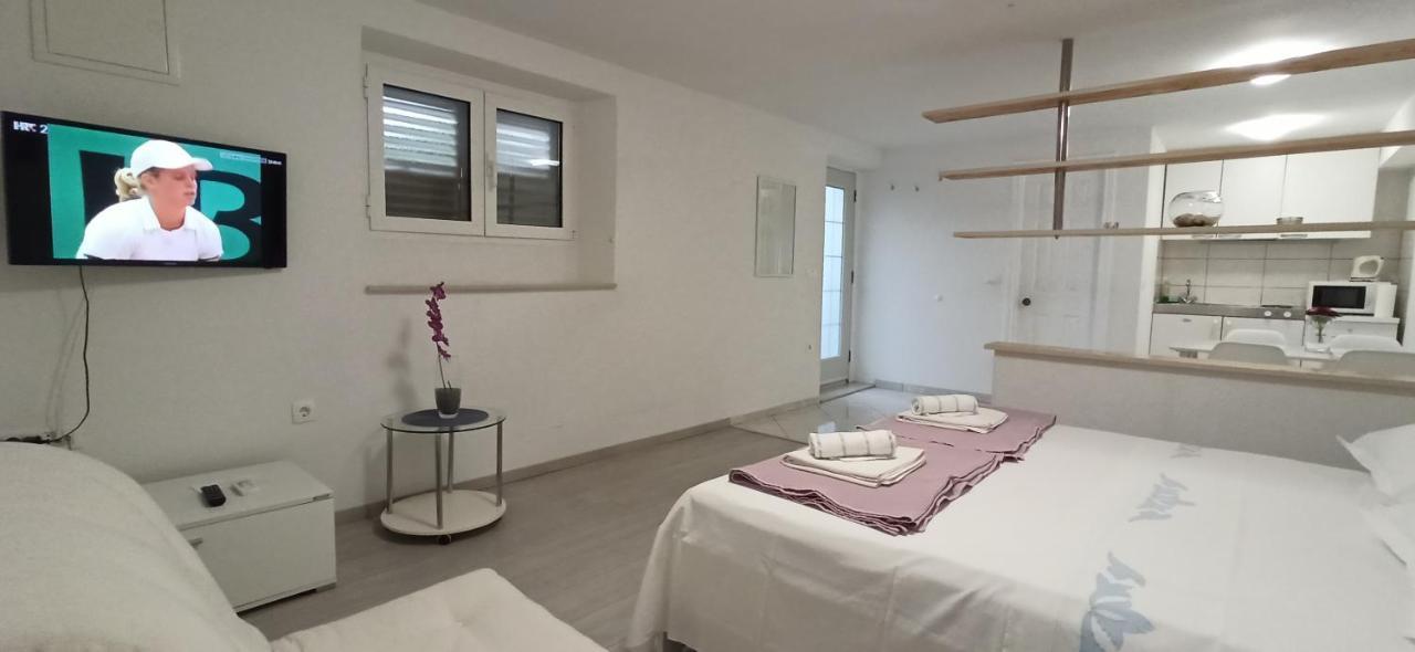 Apartments Marina Makarska Bagian luar foto