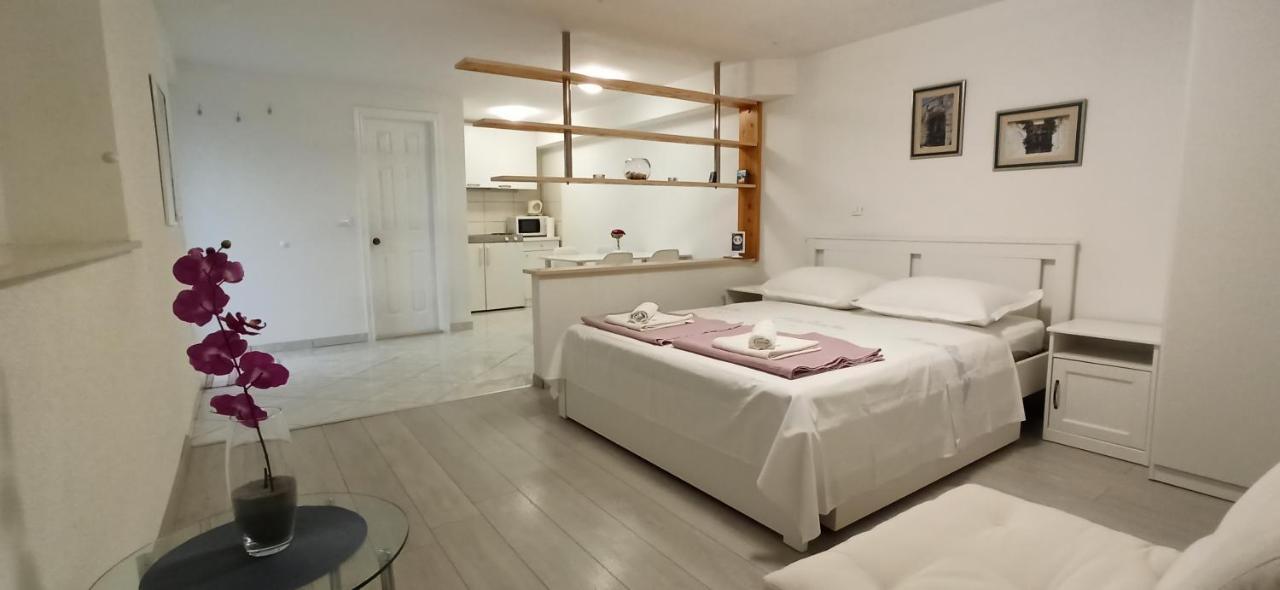 Apartments Marina Makarska Bagian luar foto