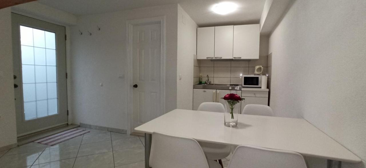 Apartments Marina Makarska Bagian luar foto